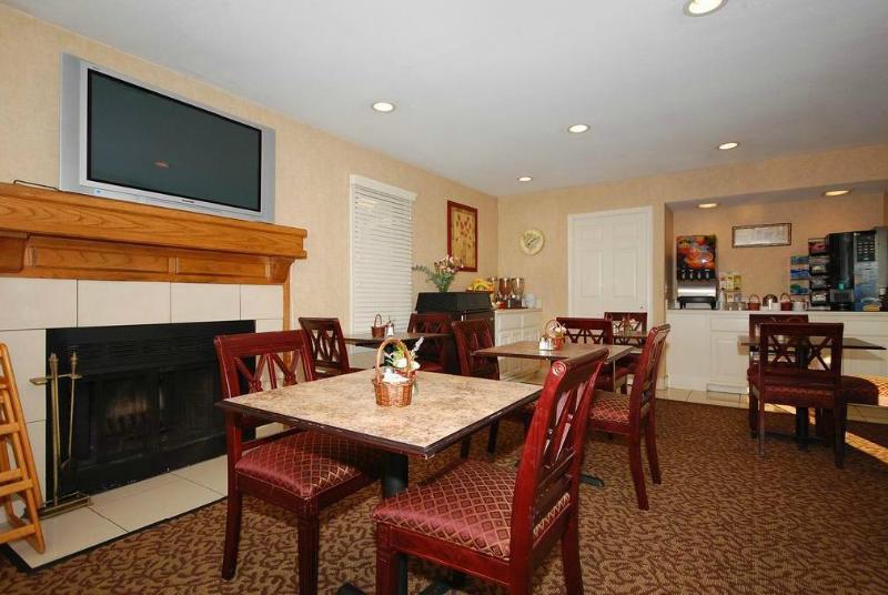 Hawthorn Suites Wichita East Extérieur photo