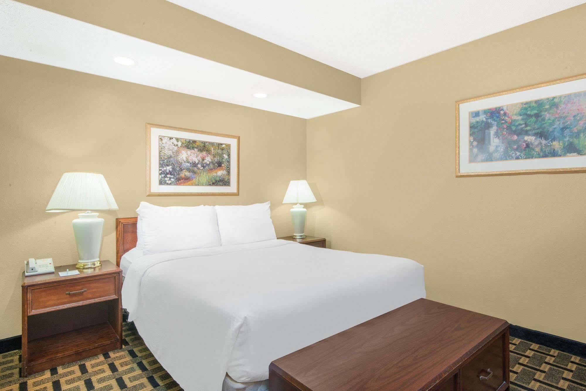 Hawthorn Suites Wichita East Extérieur photo