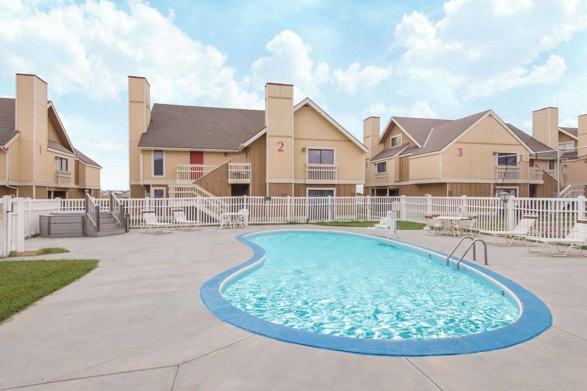 Hawthorn Suites Wichita East Extérieur photo